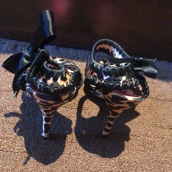 Betsy Johnson beautiful cocktail shoes - Picture 6 of 9